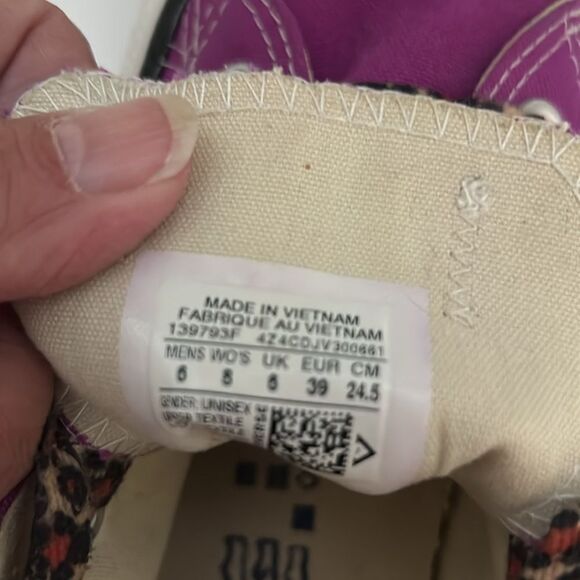 CONVERSE Fuchia All Stars Size 8 - Picture 5 of 5